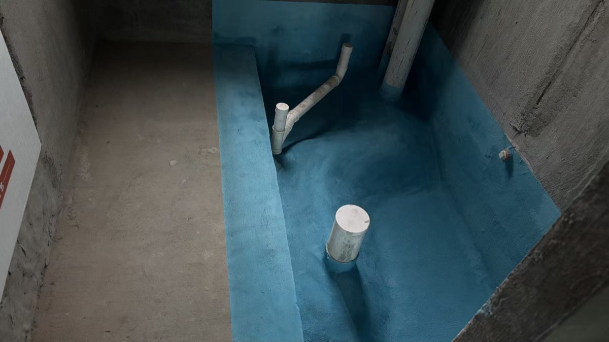 基层防水完工 /posts/life/20260716-squat-toilet-issue/images/20260716-waterproofing.jpg